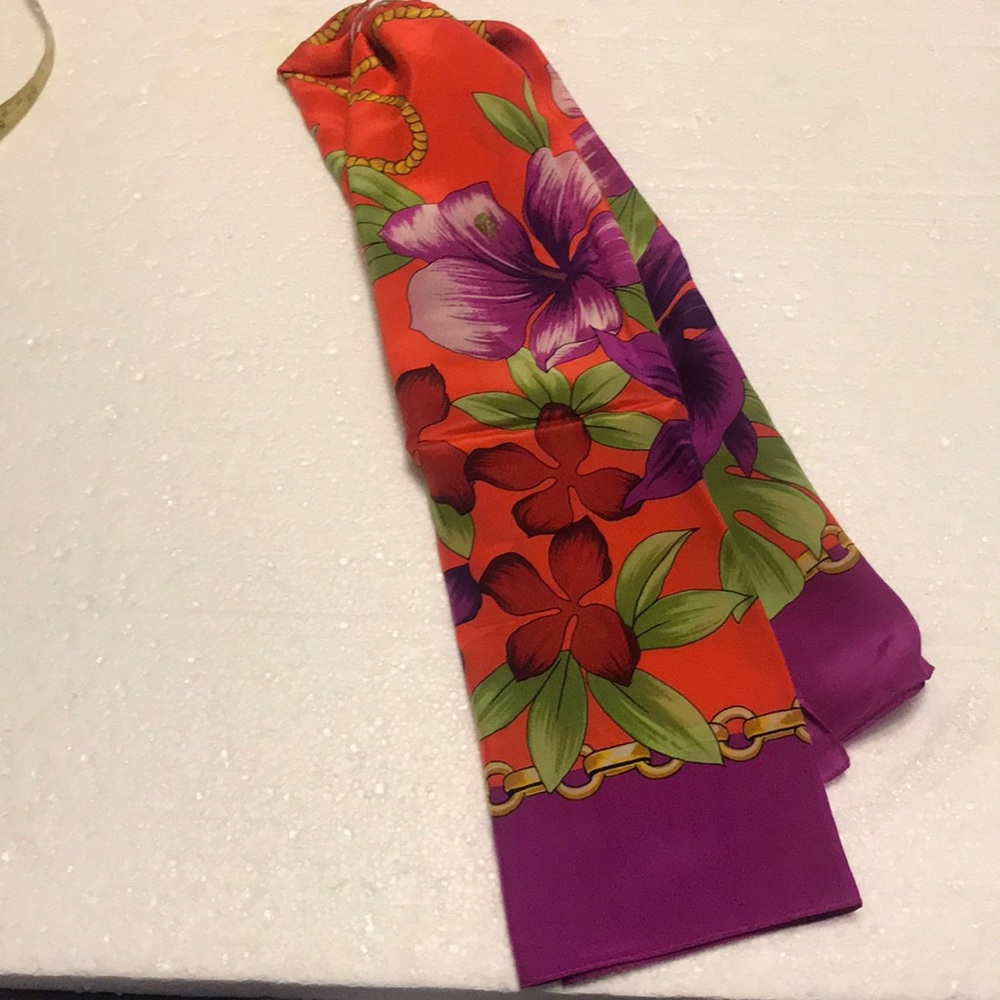 ADRIENNE VITTADINI 100 PERCENT SCARF